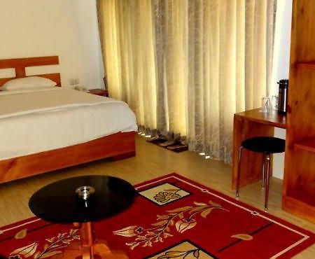 Mount N Mist Hotel Нейнитал Екстериор снимка