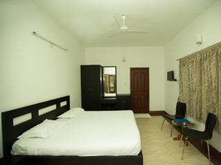 Mount N Mist Hotel Нейнитал Екстериор снимка