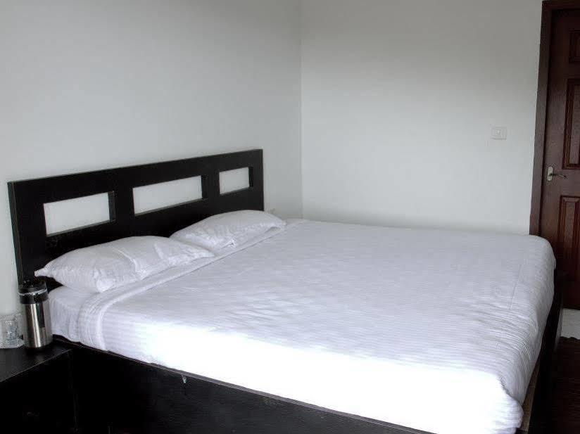 Mount N Mist Hotel Нейнитал Екстериор снимка
